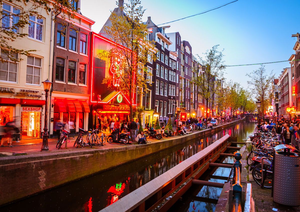Amsterdams-Red-Light-District-1200x848.jpg