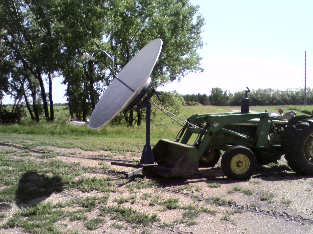 dish_on_loader2.jpg