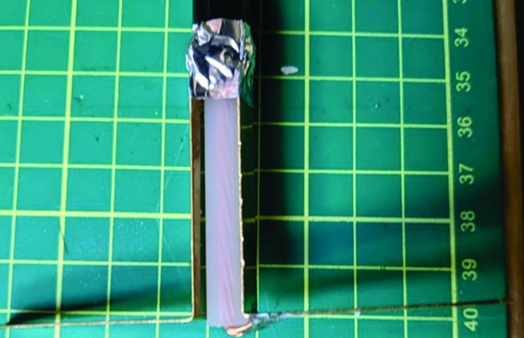 dipole feed goes.jpg