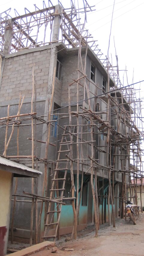 Hotel we stayed at in Gimbie.JPG