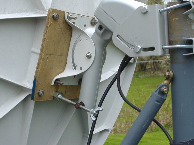 2009_0505DishMount1.JPG