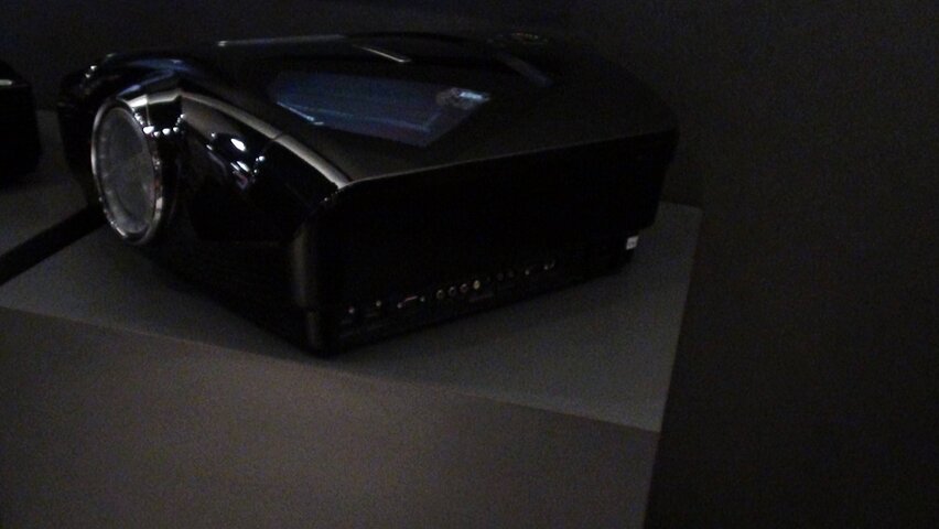 mitsubitsi HC9000 side 2.JPG