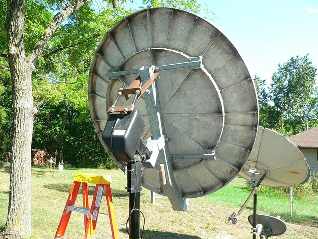 Sat Prod 1.8 Reflector on frame back.JPG